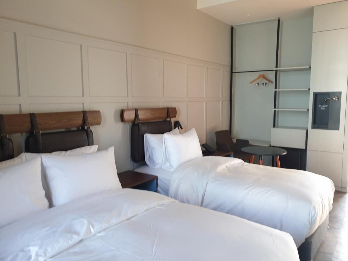 Junibino Hongdae 3*